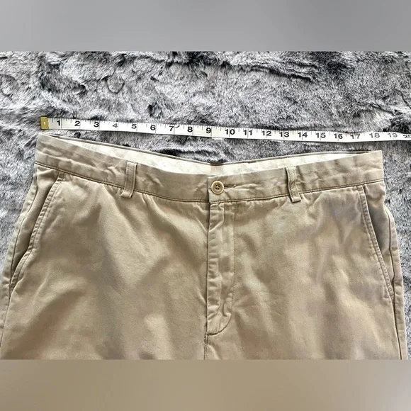 Men’s Roundtree & Yorke casuals khaki shorts Size 38 GUC Uniform Work - Picture 5 of 10